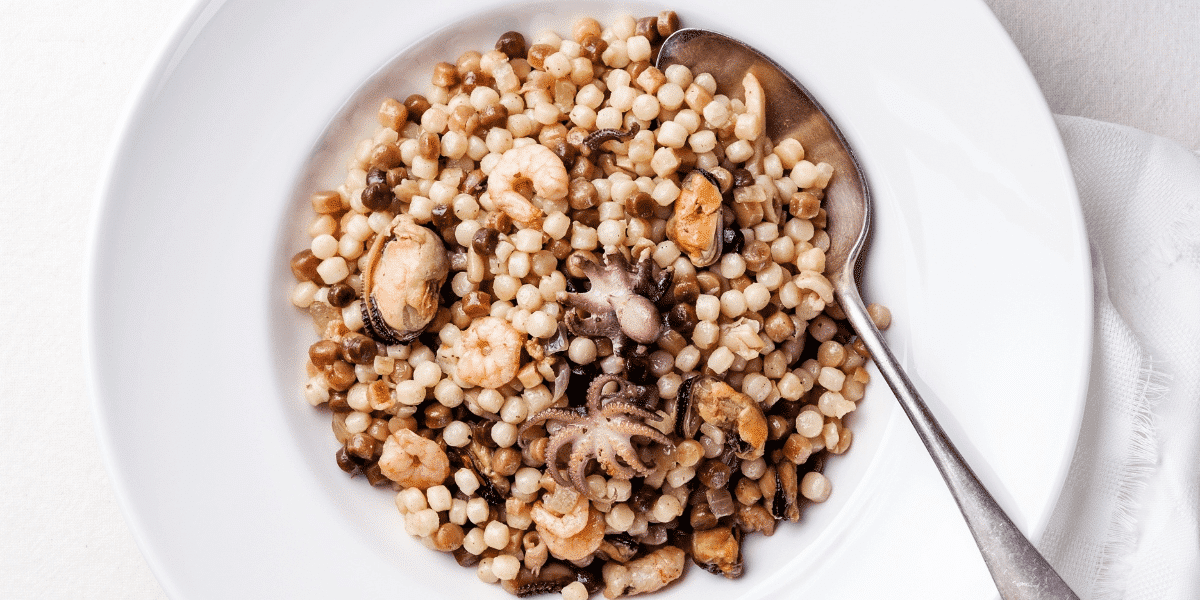 Scopri il sapore del mare con la mia deliziosa Fregola con Vongole - Una ricetta semplice per un pranzo perfetto!