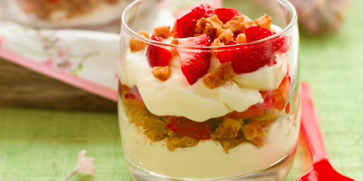 Un dolce sogno italiano: Mousse al mascarpone con crumble di cantucci, una ricetta da non perdere!